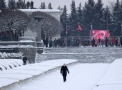 Людей оставили за забором