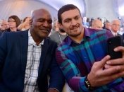 "Нужно найти спарринг-партнера": Холифилд дал совет Джошуа