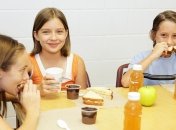 Как выглядит школьный обед в разных странах мира?