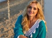 Ирина Федишин без комплексов разделась на пляже (Видео)