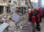 Мощное землетрясение на границе Турции и Ирана: есть погибшие, под завалами остаются люди 