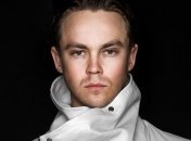 Музыка не знает границ: Артем Пивоваров запел на французском языке (видео) 