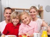 Прием пищи в кругу семьи защитит от ожирения