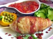 Куриные котлеты с сыром, запеченные в беконе - блюдо, которое может удивить