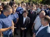 Зеленский подписал закон о зеленых номерах для электрокаров