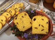 Паска получается нежной, влажной и ароматной