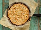 Вкусный и невероятно простой яблочный пирог на сковороде
