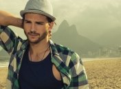 Катчер не спешит разводиться с Деми Мур из-за денег