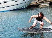 Новая электродоска для серфинга, управляемая перчаткой