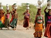 Миллионы африканских женщин находятся в "водяном рабстве"