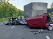 Машина - в хлам: на Варшавке под Бучей произошло смертельное ДТП (фото, видео)