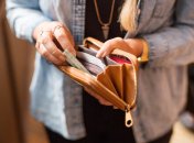 Категорически запрещается класть в кошелек фотографии ушедших из жизни людей