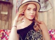 Слава Каминская похвасталась шикарными длинными ножками 