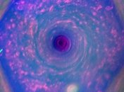 NASA: Шестиугольный вихрь Сатурна поменял цвет