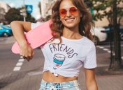 Короткі приталені футболки були особливо популярні у 00-х