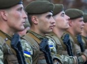 Правительство пообещало военным поддержку "на экономическом фронте"