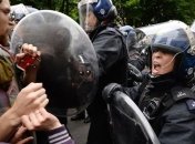 Полиция допрашивает антиглобалистов со вчерашнего митинга