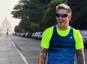 В бикини и шляпе: Украинский ведущий удивил снимком в женском образе