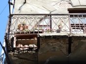 В Ивано-Франковске обвалился балкон с пенсионеркой, когда она поливала цветы