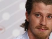 Гарретт Хедлунд снимется в драме Анджелины Джоли "Несломленный"