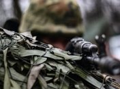 Воїн боронить Україну від загарбників із росії