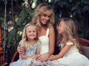 9 звездных мам, рожавших за границей