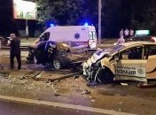 Погоня в Киеве: водитель на скорости врезался в машину полиции
