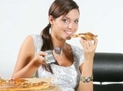 Почему ученые не рекомендуют есть перед телевизором 