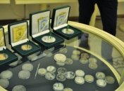 Нацбанк выпустил монету в честь известного пчеловода