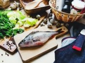 Как быстро почистить рыбу