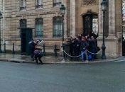 "Приветствуем Путина - лидера войны": Femen напомнили о себе в Париже (Видео)