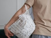 Белые вещи со временем тускнеют