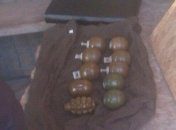 В Донецкой области на блокпосту задержаны 2 девушки, пытавшиеся провезти 10 гранат