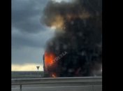 "Жаришка такая, что аж снег растаял": в сети обсуждают видео огненного ЧП на трассе Одесса-Киев