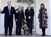 "Никто не будет связываться с Конаном": Трамп наградил ключевого участника ликвидации главаря ИГИЛ