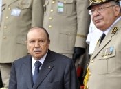 Президент Алжира официально объявил о намерении уйти в отставку 