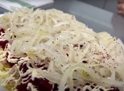 Мясной салат с картофелем и свеклой