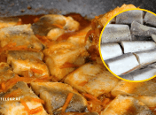 Тушкований хек з овочами у томатному соусі