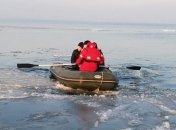 На Одесчине спасатели сняли с дрейфующей льдины четырех детей