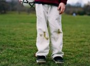 Избавиться от пятен от травы поможет соль