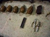 У переселенки из Луганской области изъяли оружие и наркотики