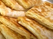 Яблучні рулети можна приготувати із простих продуктів