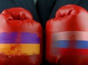 Почти половина украинцев считает, что на Донбассе идет война между Украиной и РФ