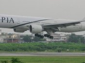 При обстреле пакистанского лайнера погибла пассажирка