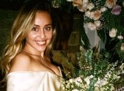 Майли Сайрус впервые показала свадебные фото