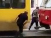 Настоящий Mortal Kombat на Подоле: драка водителей в Киеве повеселила сеть. Видео