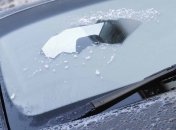 Замерзло скло в авто