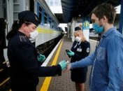 В Україні все складніше поїхати кудись без "ковідних" документів