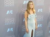 Дженнифер Энистон закрутила роман сразу с двумя мужчинами