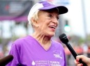 42-километровый марафон преодолела 92-летняя бабушка